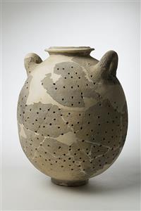 Straining Jar  
 Photographer:Meidad Suchowolski