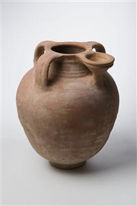 Pillar-Handled Jar
Photographer:Meidad Suchowolski