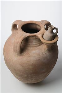 Pillar-Handled Jar
Photographer:Meidad Suchowolski