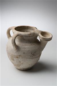 Pillar-Handled Jar
Photographer:Meidad Suchowolski