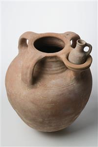 Pillar-Handled Jar
Photographer:Meidad Suchowolski