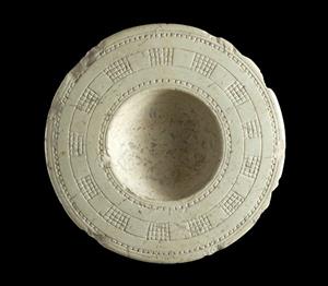 Cosmetic Bowl Engraved 
 Photographer:Clara Amit