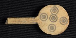 Spoon Incised 
 Photographer:Clara Amit