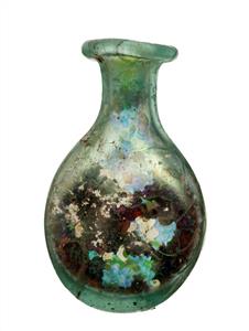 Small Bottle  
 Photographer:Clara Amit