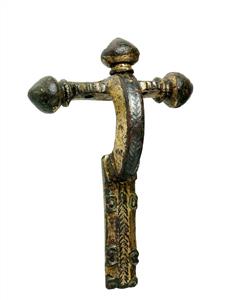 Fibula Engraved 
 Photographer:Clara Amit