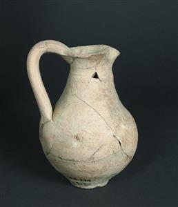 Juglet Pinched Spout 
 Photographer:Clara Amit