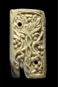 Inlay Decorated in Relief 
 Photographer:Clara Amit