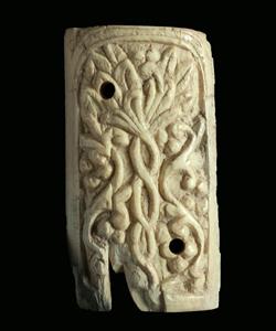 Inlay Decorated in Relief 
 Photographer:Clara Amit