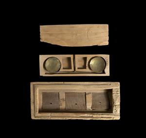 Box & Lid Balance
Photographer:Clara Amit