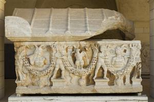 Coffin & Lid Decorated in Relief
Photographer:Meidad Suchowolski