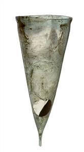 Stemmed lamp  
 Photographer:Clara Amit