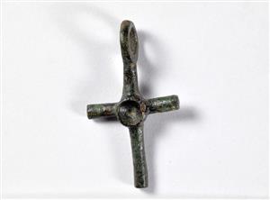 Pendant Cross 
 Photographer:Yolovitch Yael